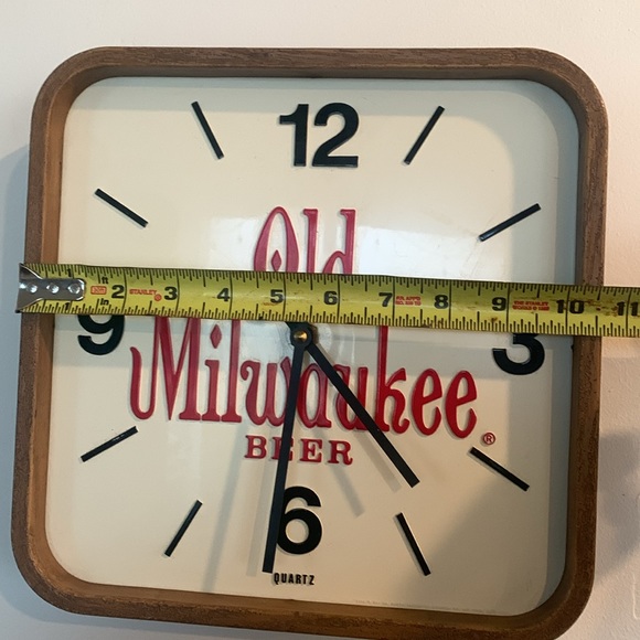 Vintage Old Milwaukee Beer Clock - Picture 8 of 10
